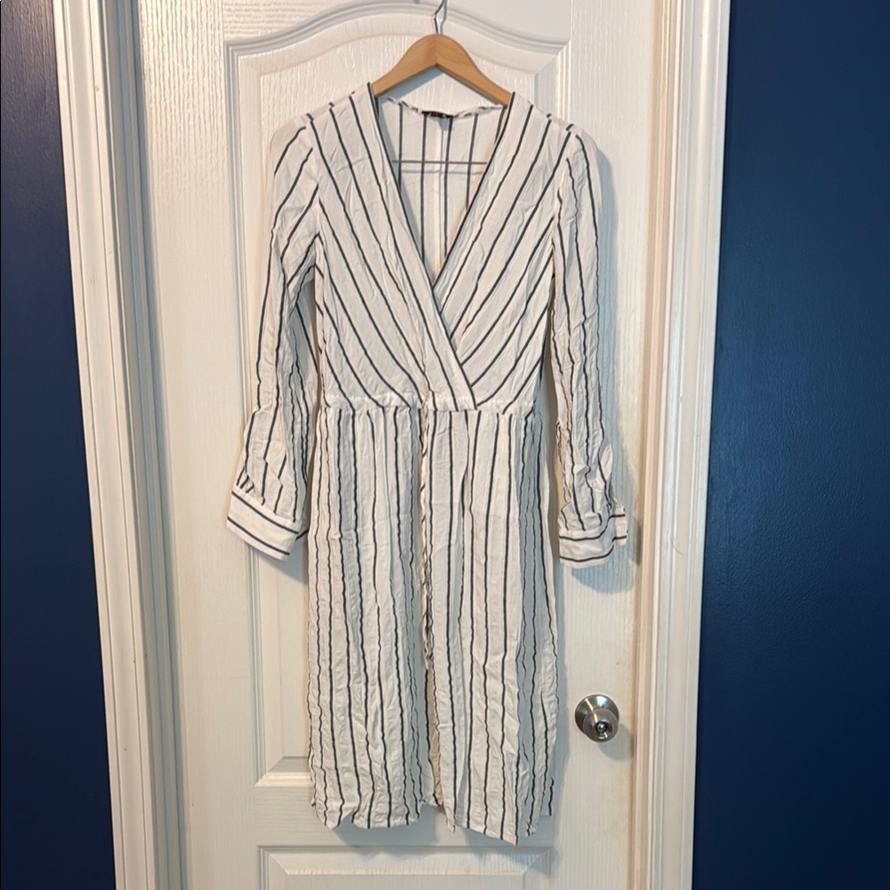 Ann Taylor Long Sleeve Dress with Black Stripes and pockets
